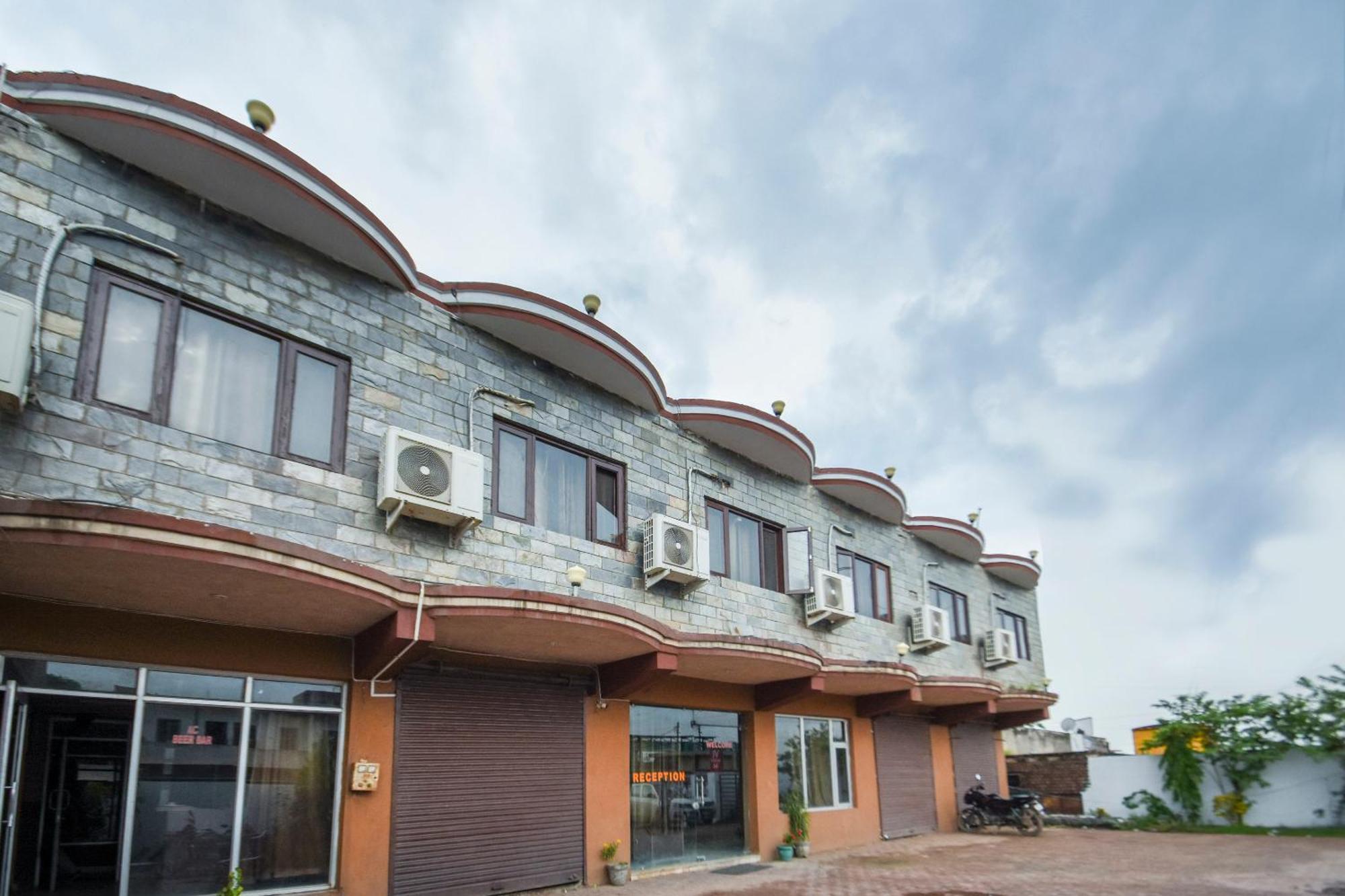 OYO 47040 Vibes Hotel Nālāgarh Exterior foto